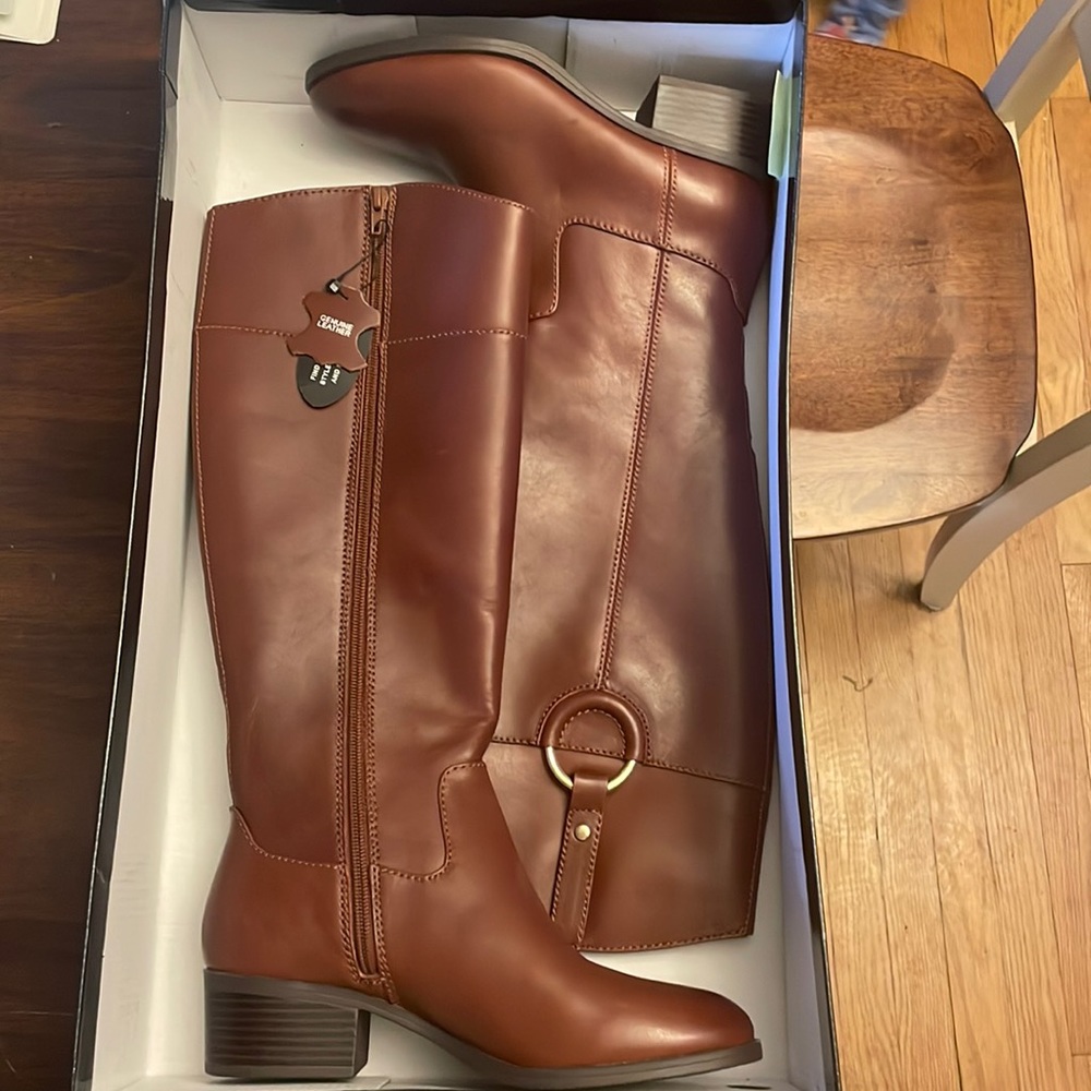 Alfani COGNAC (reddish brown) Bexleyy, genuine leather, zip up boots; size 8